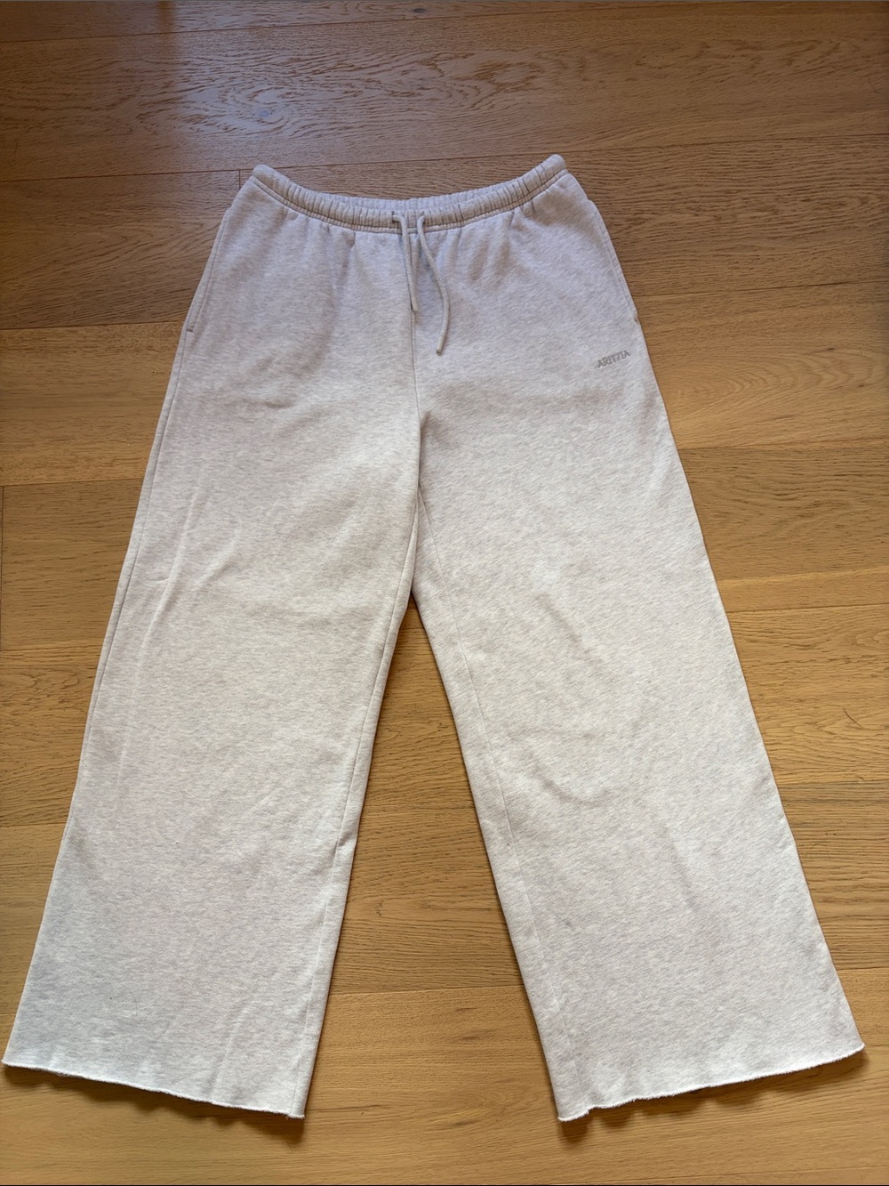 Aritzia Heather Cloud White Cozy Sweatfleece Mega Flutter Sweatpants
